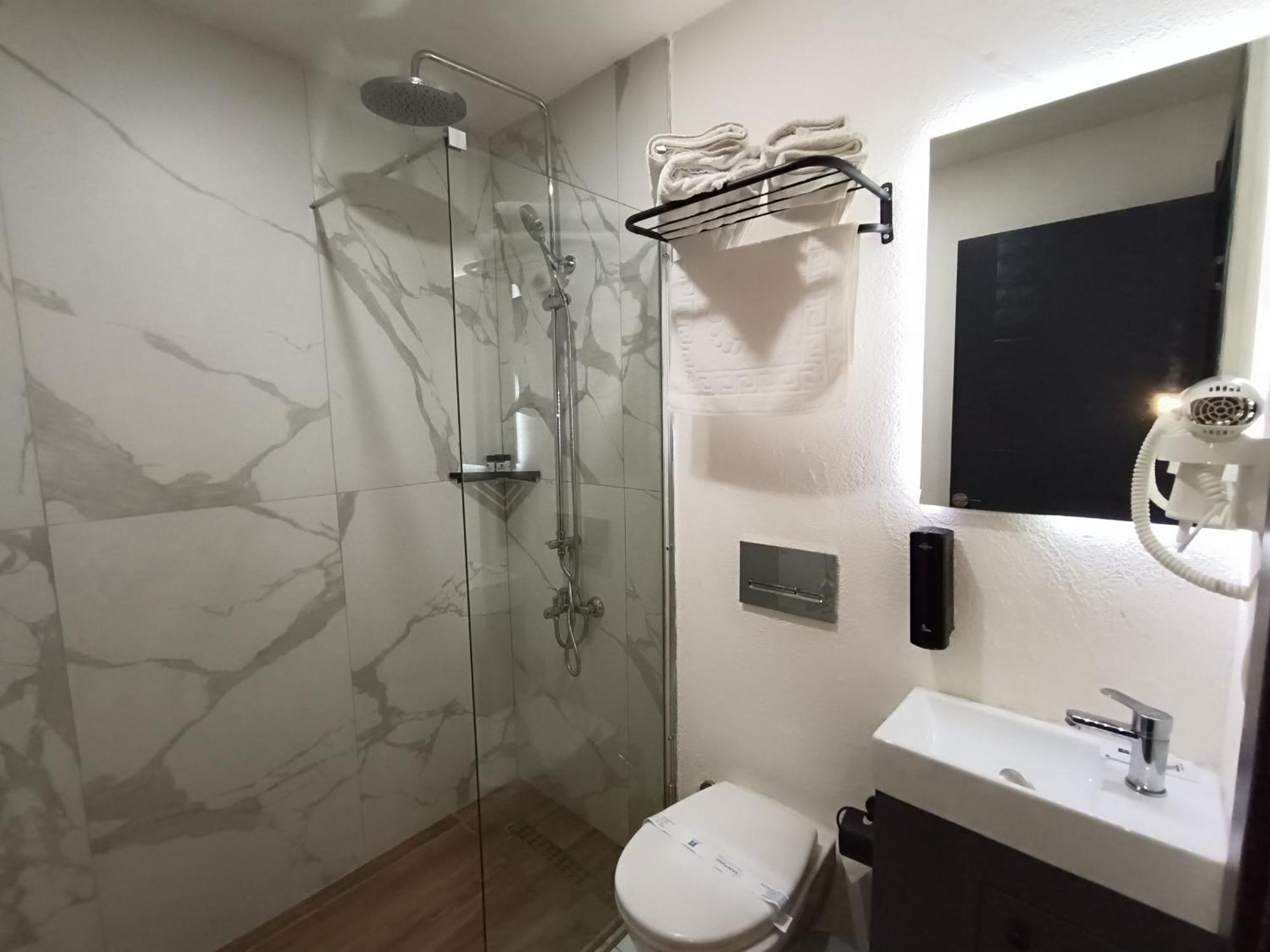 Comfy Otel Antalya Lara 客房 照片